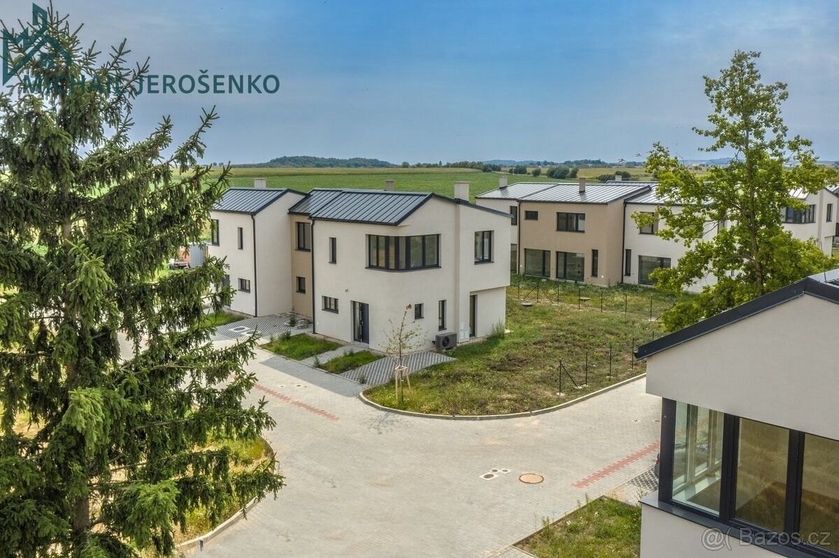 Rodinné domy, Dobročovice, 250 82