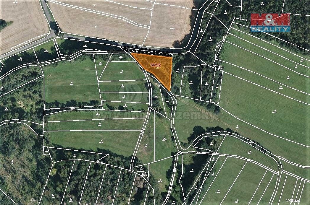 Louka, 808 m²