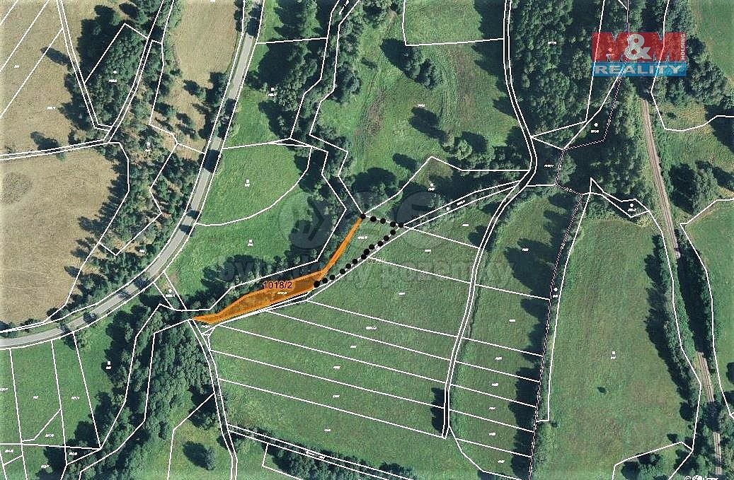 Louka, 1 900 m²