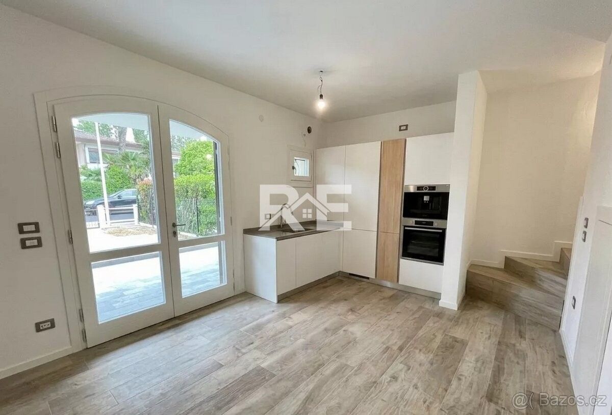 Prodej rodinný dům - 987 66, Zahraničí - 5