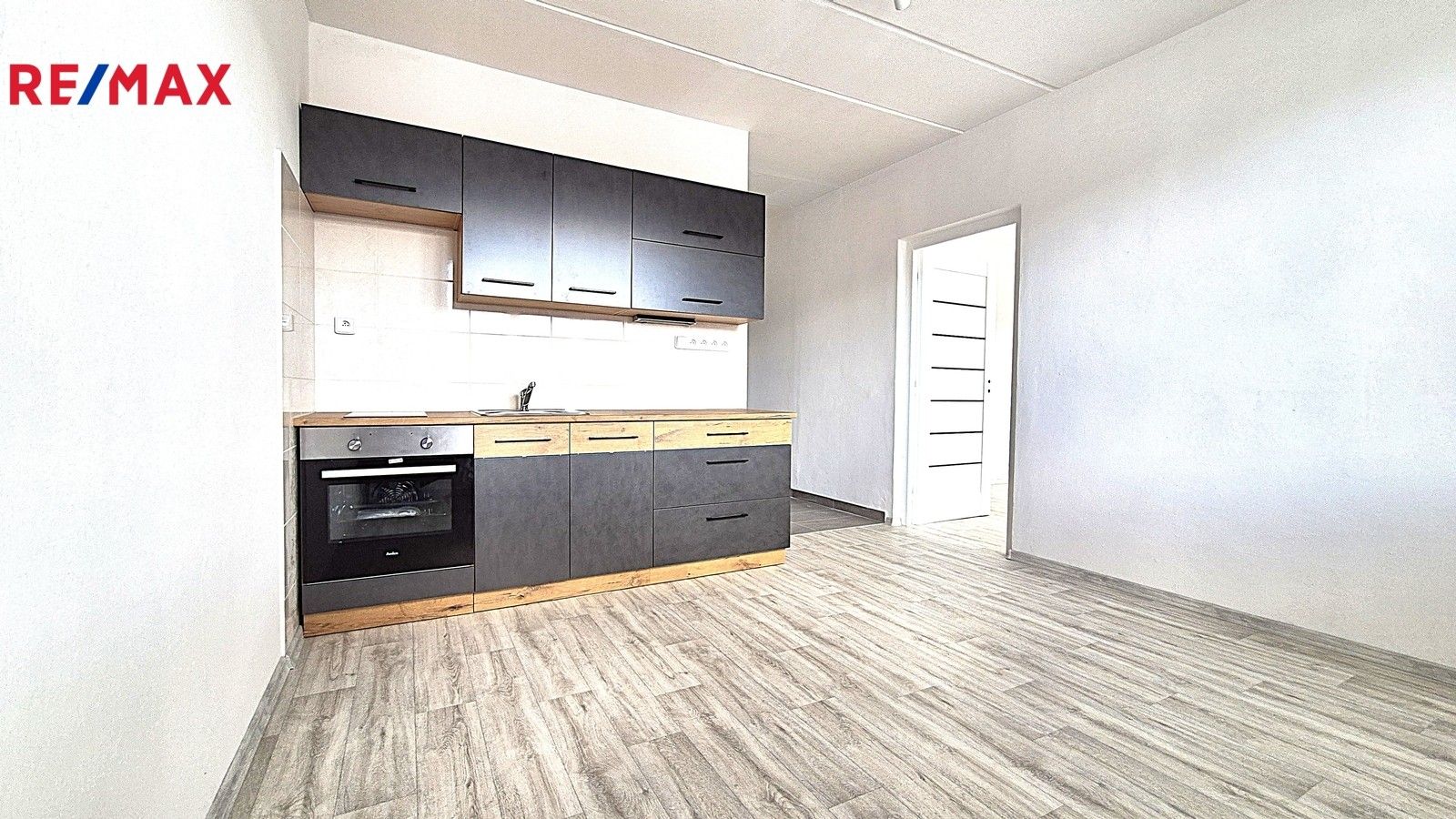 Pronájem byt 1+1 - Petra Obrovce, Louny, 38 m²