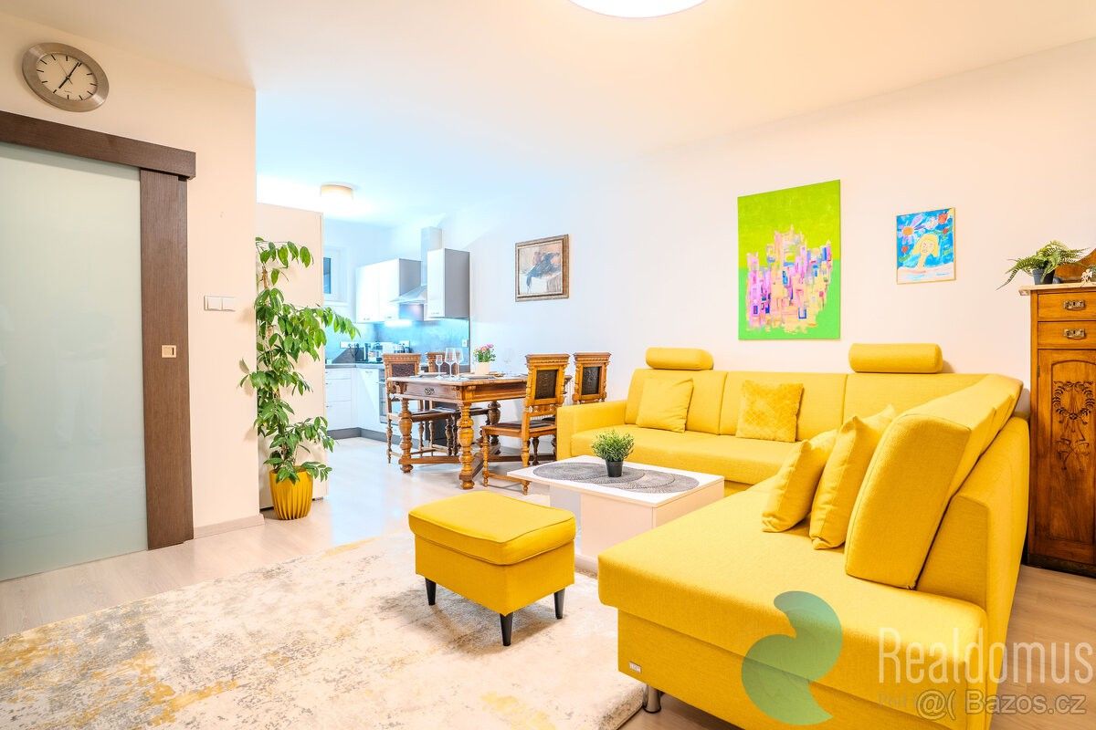 Byty, Horoměřice, 252 62