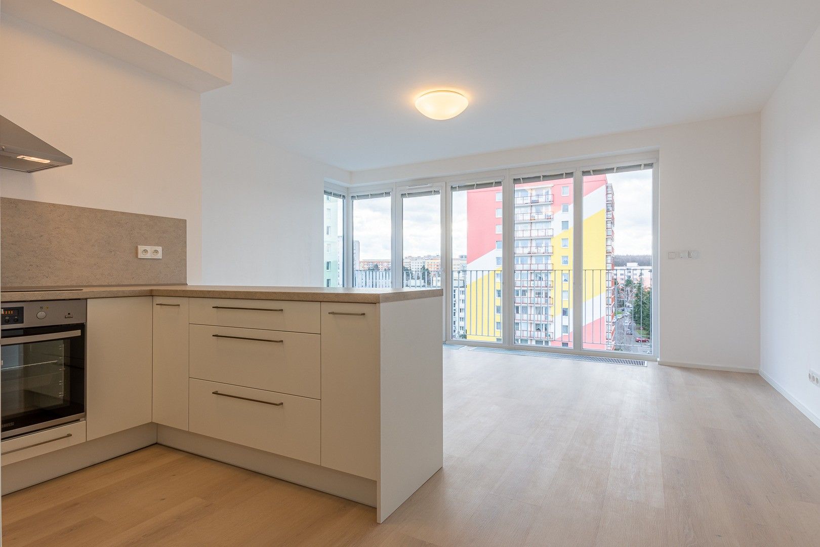 Pronájem byt 2+kk - Horolezecká, Praha, 56 m²