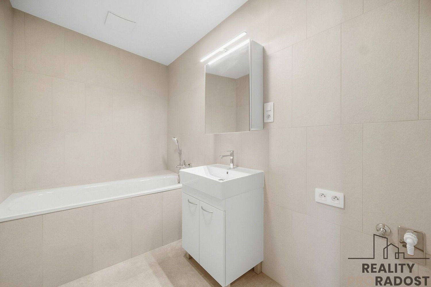 Byt 2+kk · 62 m² · Na Střezině, Hradec Králové - 3