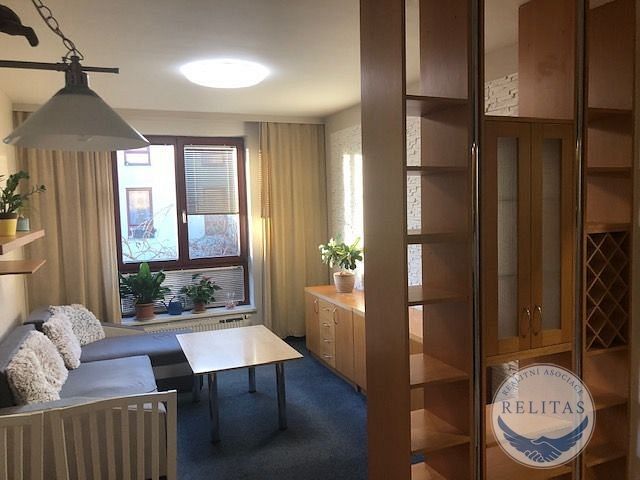 2+kk, Zimní, Hostivice, 42 m²
