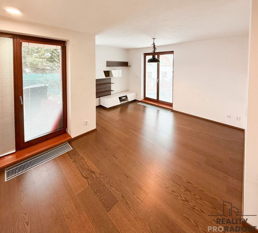 Pronájem byt - Praha, 163 00