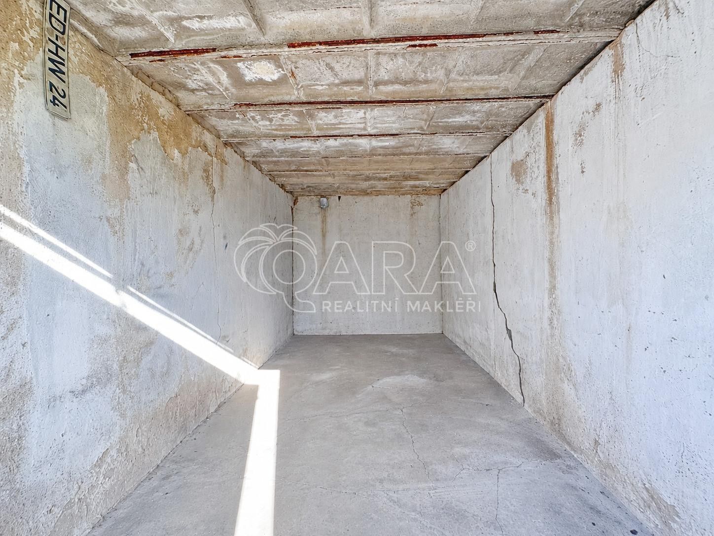Garáže, Nechanice, 19 m² - 2