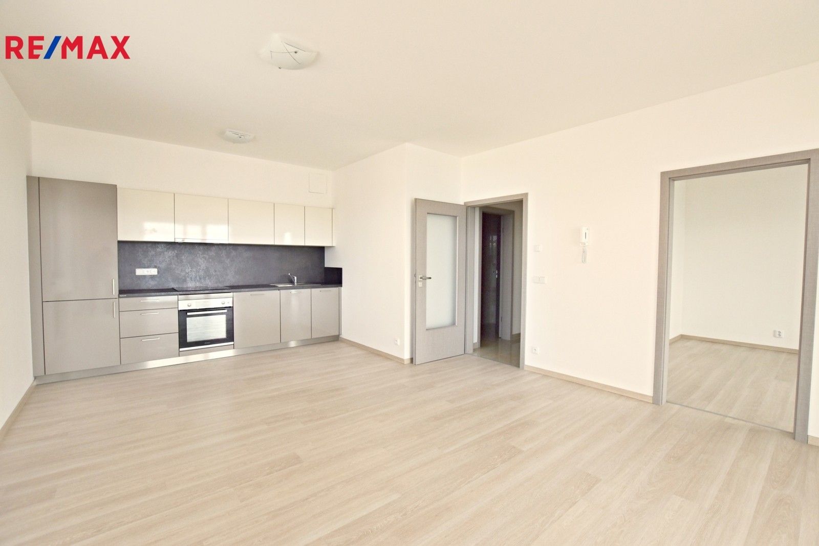 Pronájem byt 2+kk - Novohradská, České Budějovice, 74 m²