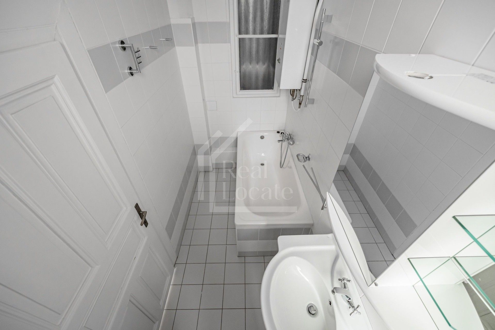 Byt 2+kk · 81 m² · Janáčkovo nábřeží, Praha - 4