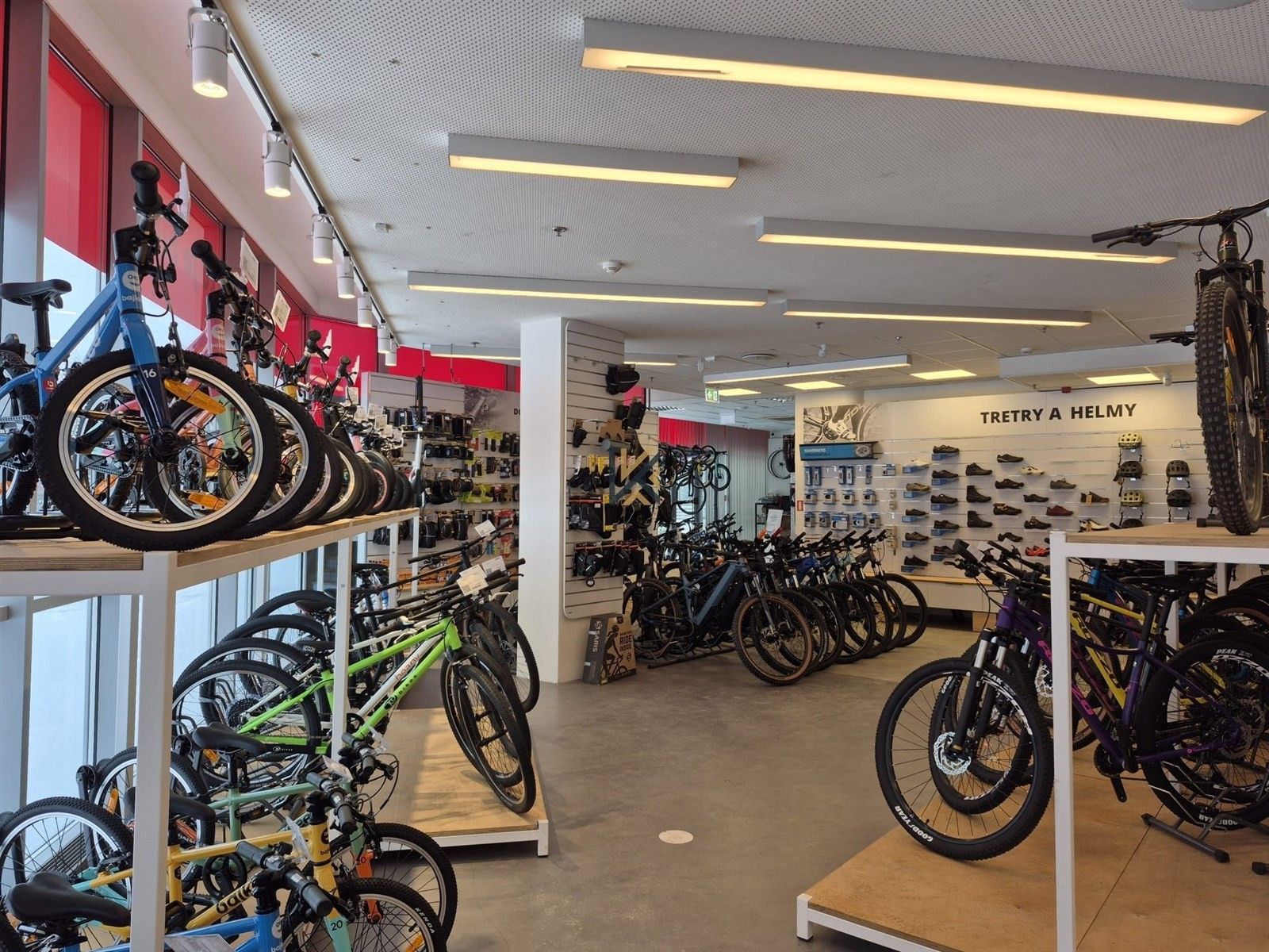 Pronájem obchodní prostory - Jankovcova, Praha, 291 m²