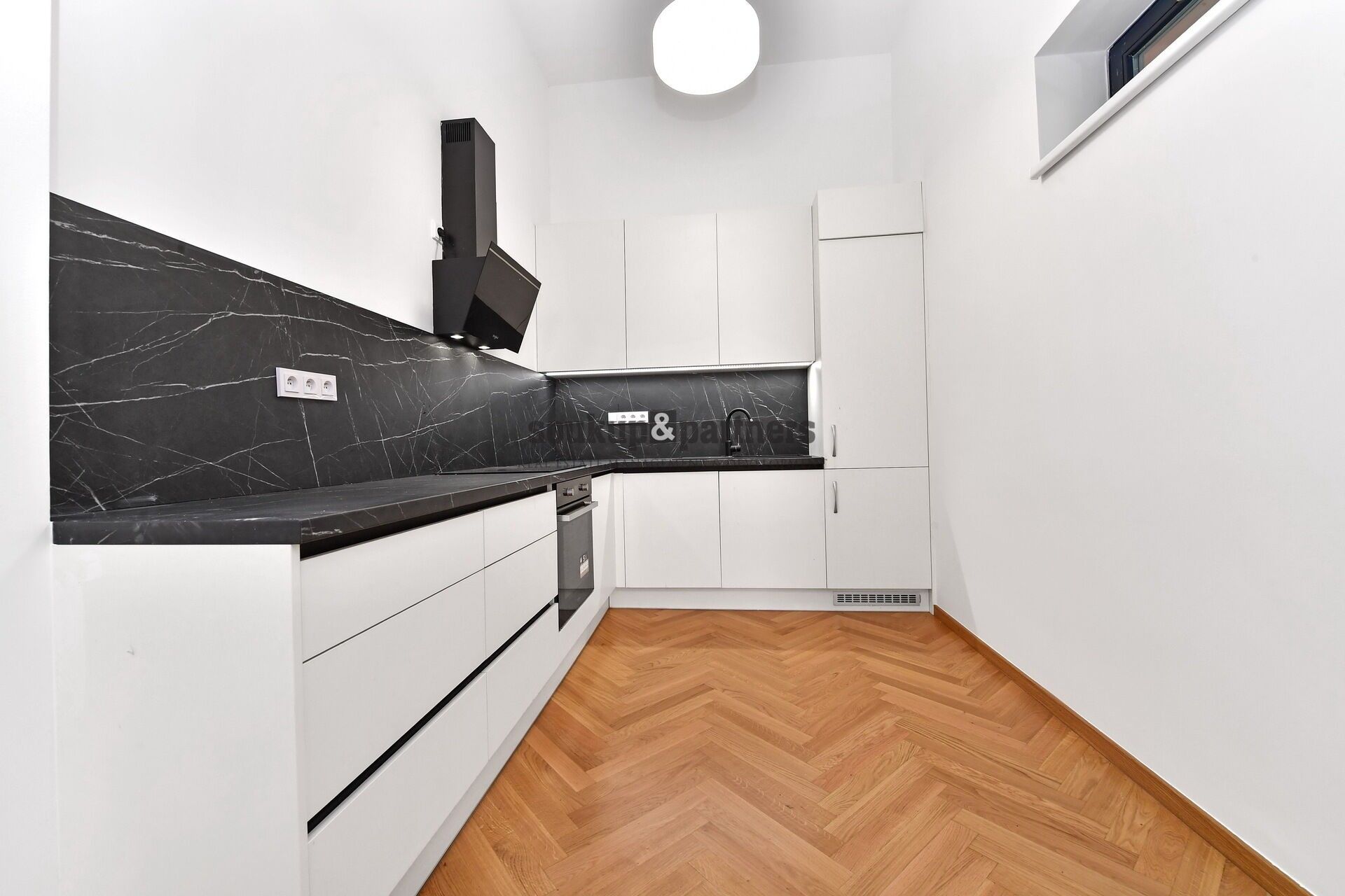 Byt 2+kk · 60 m² · Pernerova, Praha - 3