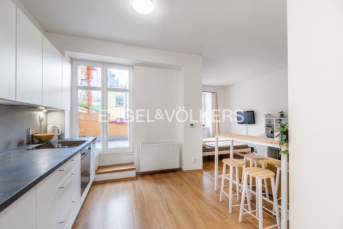 Pronájem byt 1+kk - Sládkova, Praha, 42 m²