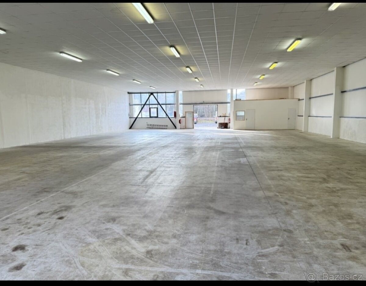Pronájem sklad - Želechovice nad Dřevnicí, 763 11, 560 m²