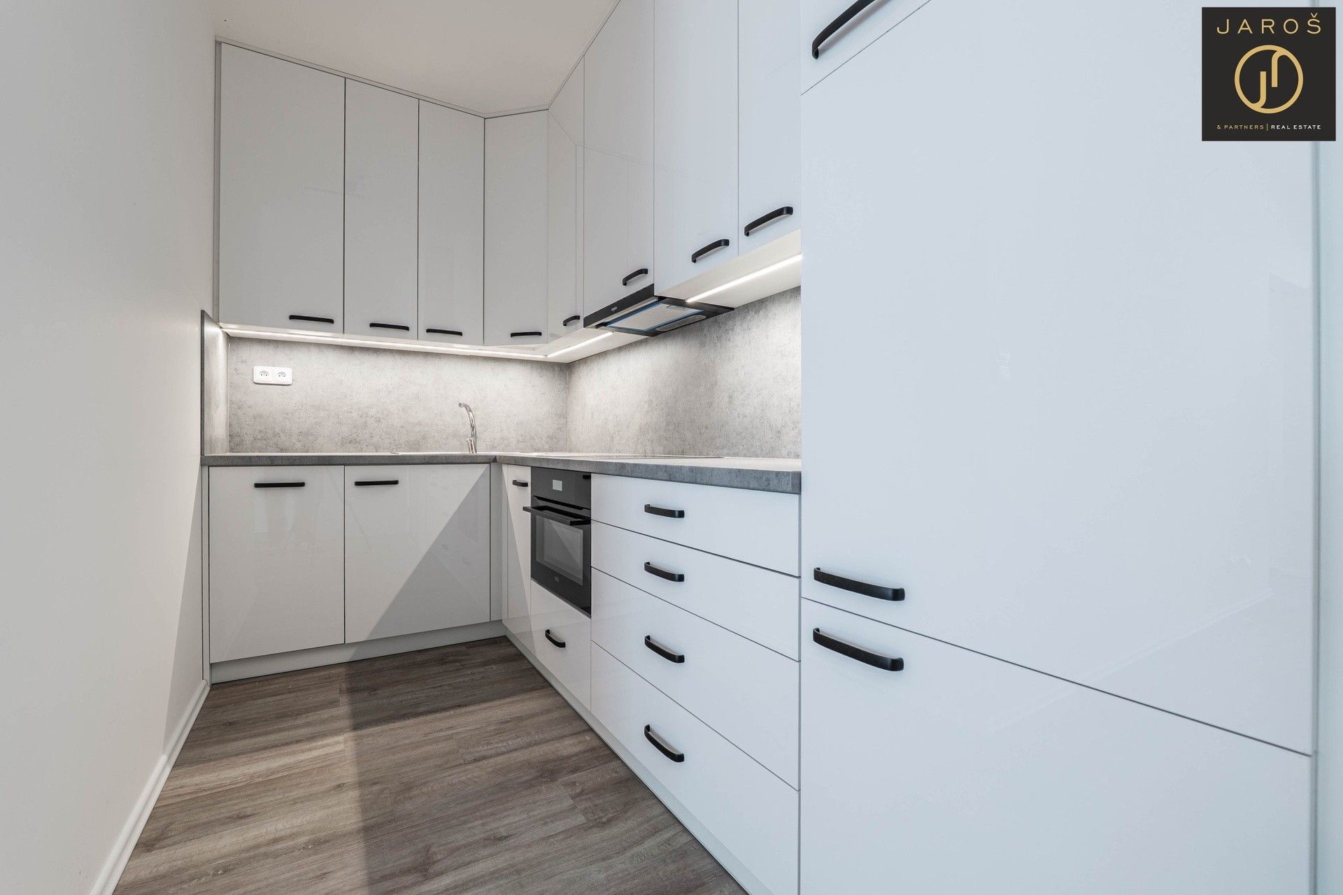Pronájem byt 2+kk - Honzíkova, Praha, 44 m²