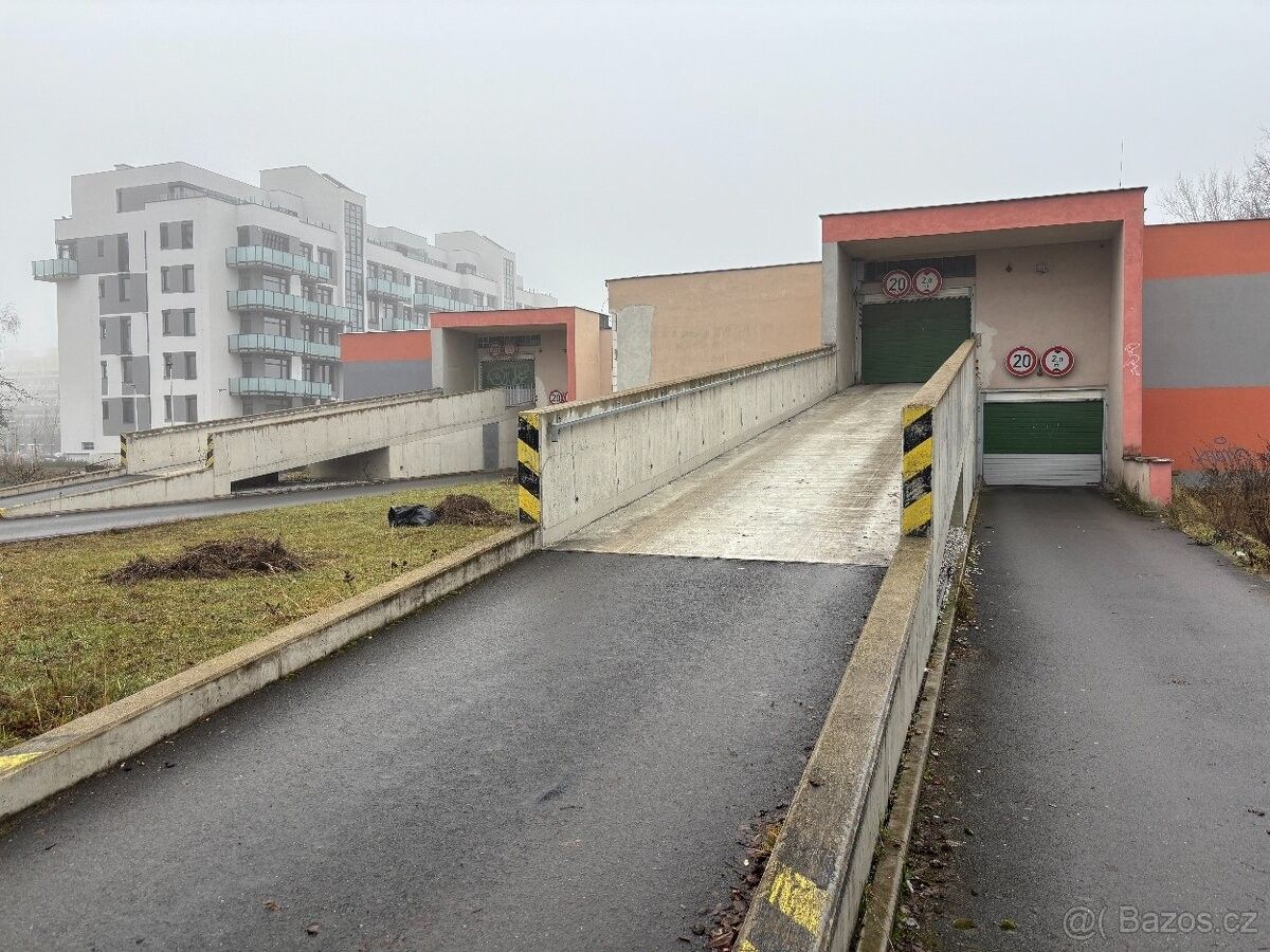 Garáže, Kladno, 272 01