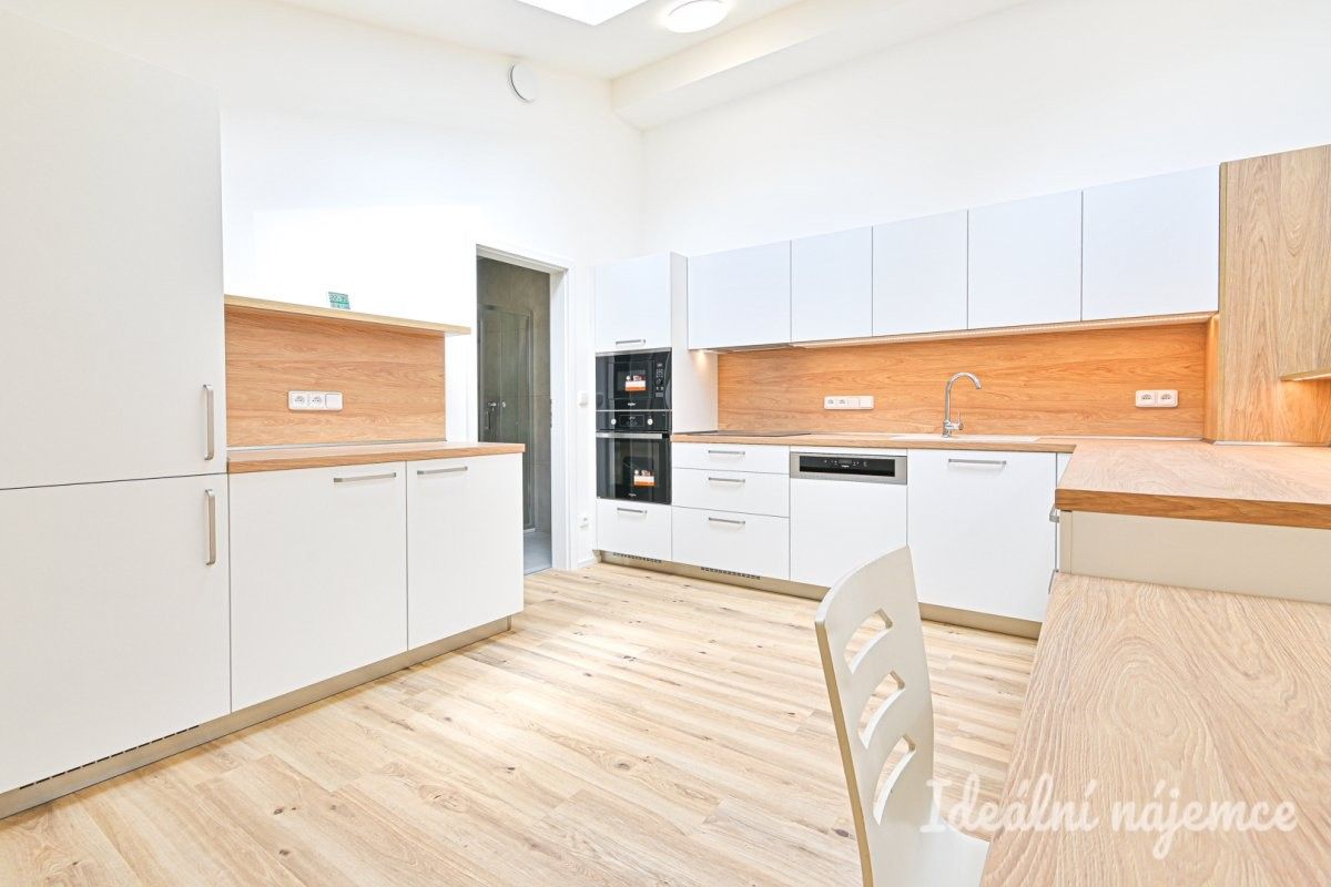 Pronájem rodinný dům - Podolí, 117 m²