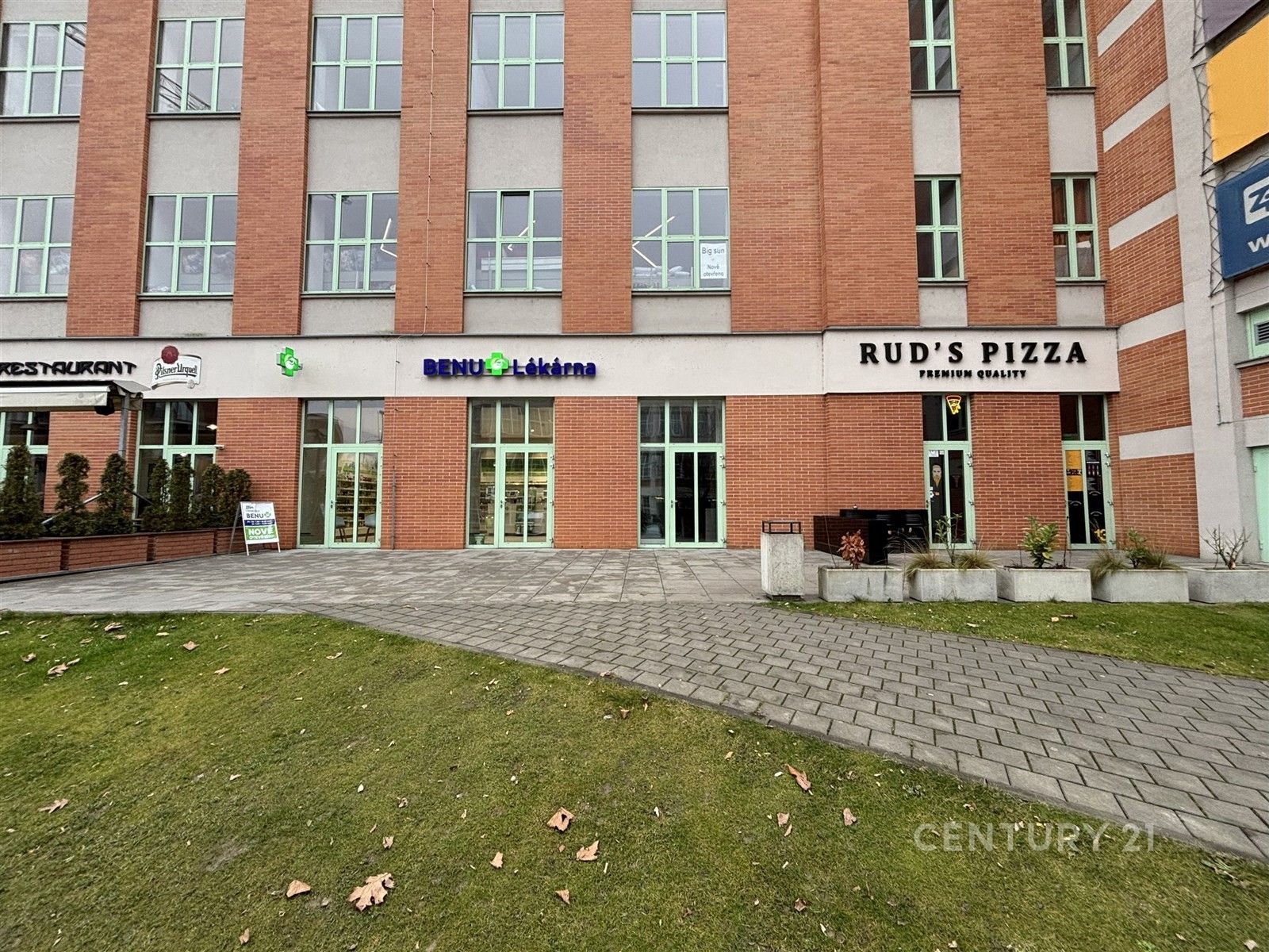 Pronájem obchodní prostory - Vavrečkova, Zlín, 163 m²