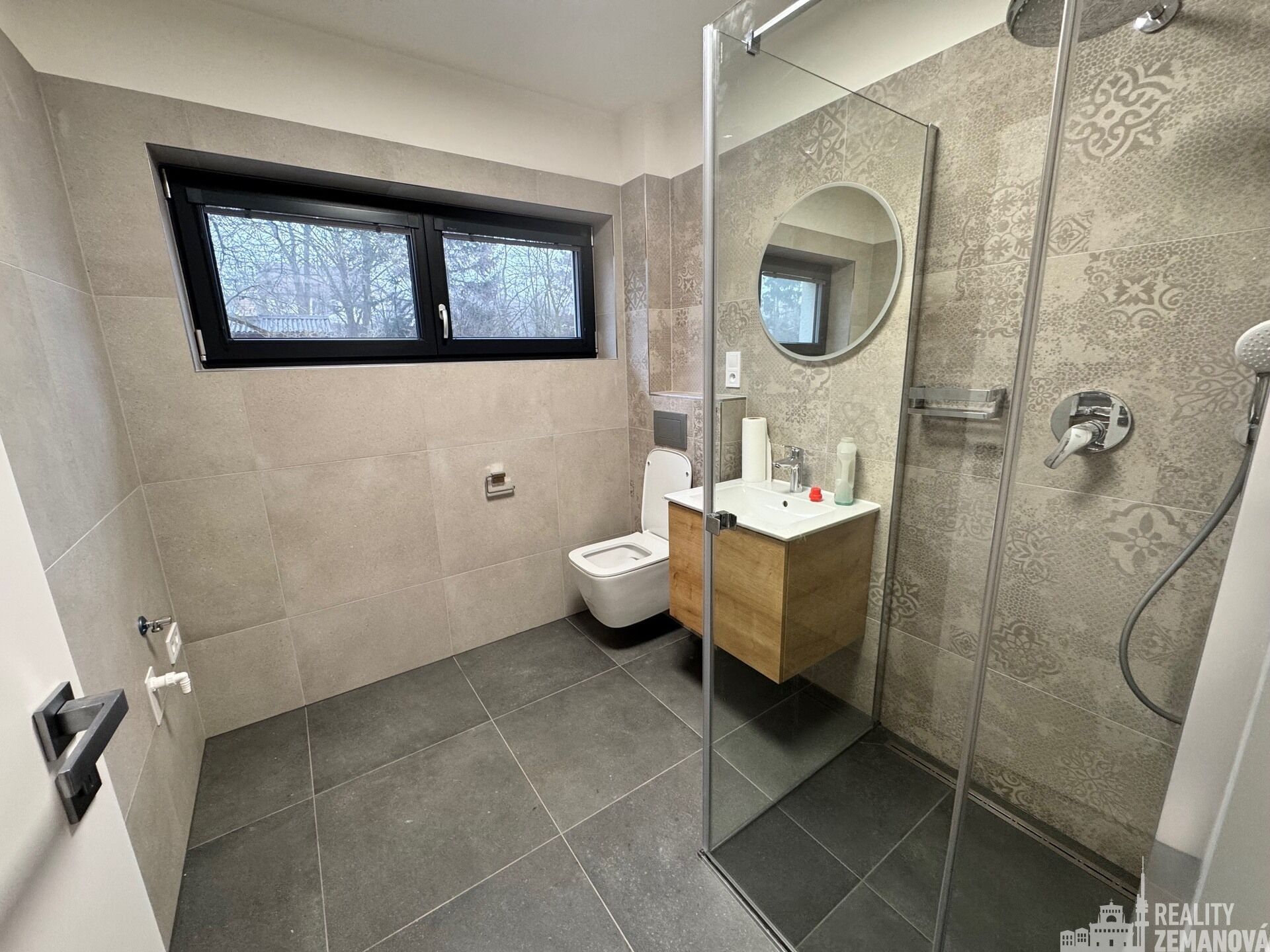 Pronájem byt 2+kk - Hlavní, Jesenice, 47 m²