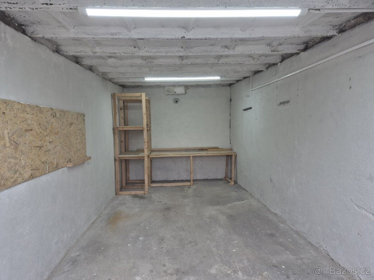 Garáže, České Budějovice, 370 04