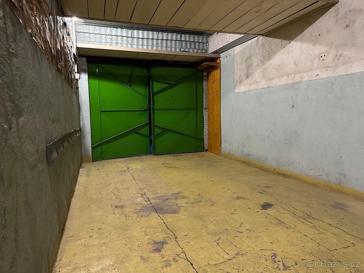 Garáže, Kladno, 272 01