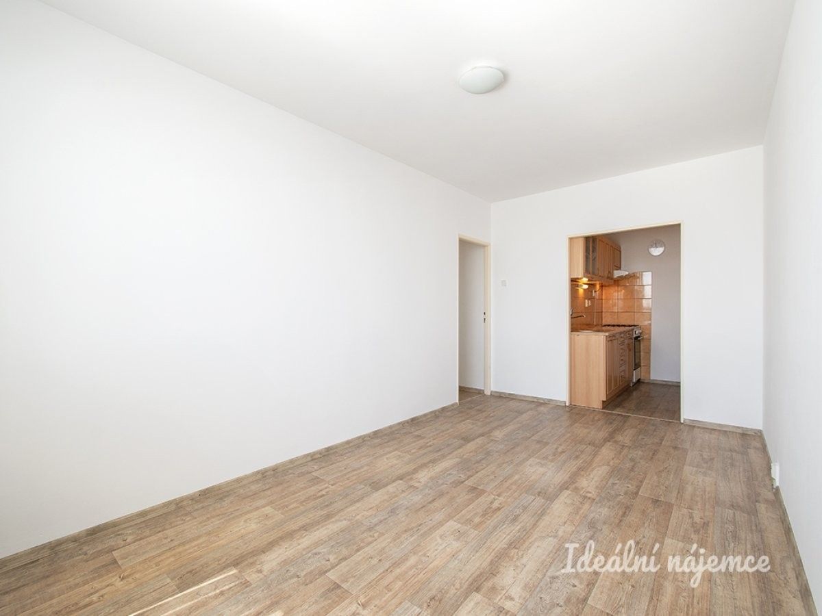 2+kk, V jezírkách, Praha, 42 m² - 2