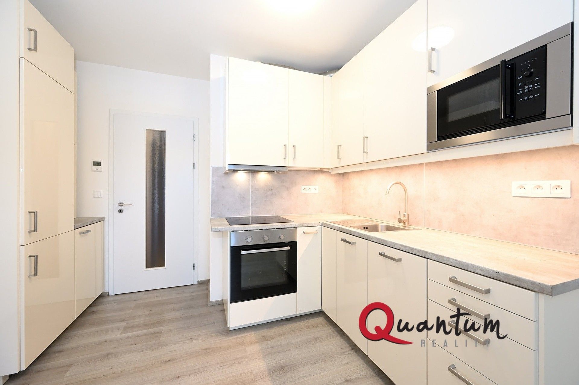 Pronájem byt 1+kk - Nad úžlabinou, Praha, 27 m²