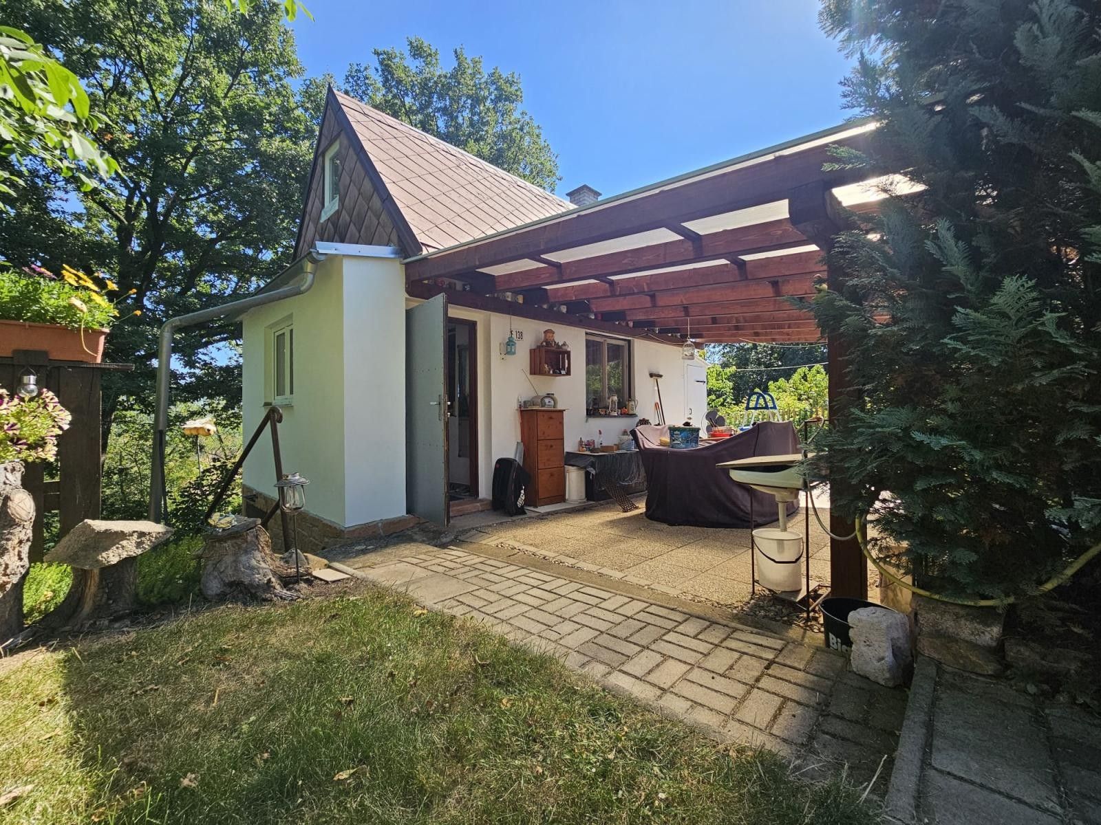 Chaty, Malé Žernoseky, 653 m²
