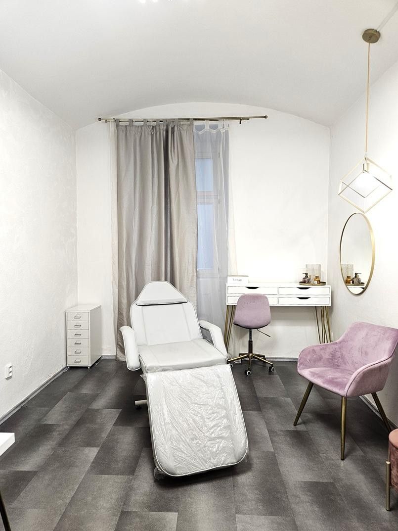 Pronájem obchodní prostory - Laubova, Praha, 10 m²