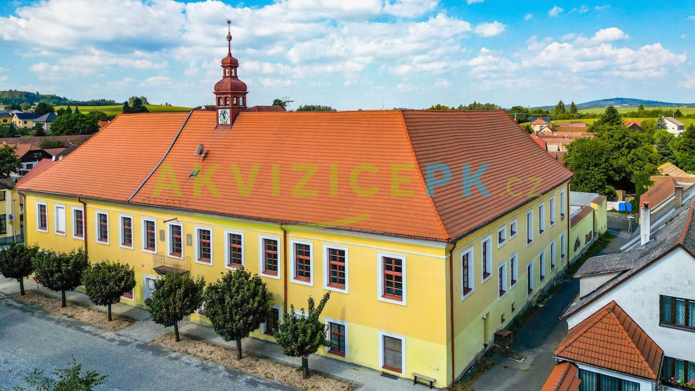 Prodej ubytovací zařízení - nám. Dr. Tyrše, Čechtice, 1 672 m²
