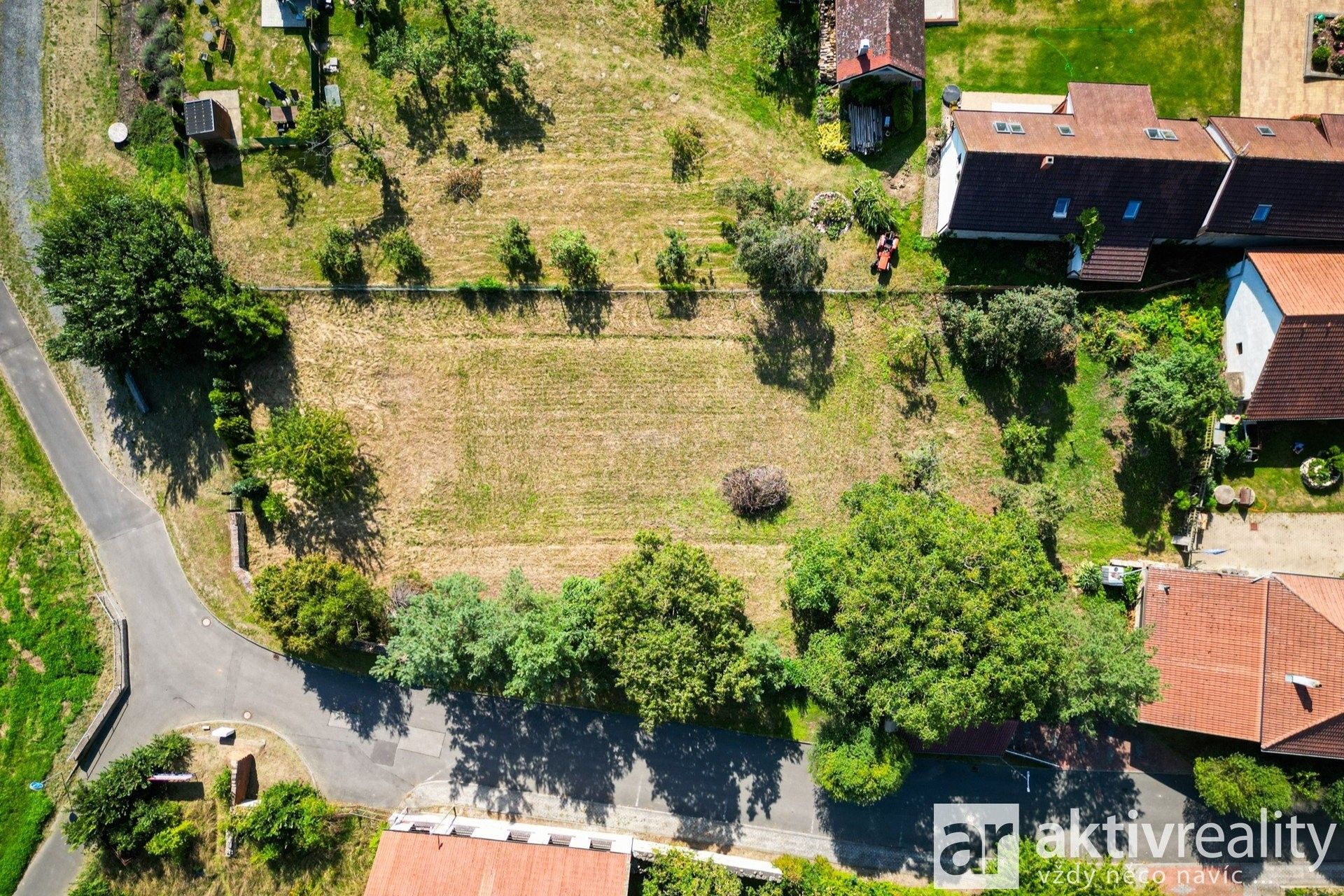 Prodej pozemek pro bydlení - Křivenice, Horní Počaply, 1 690 m²
