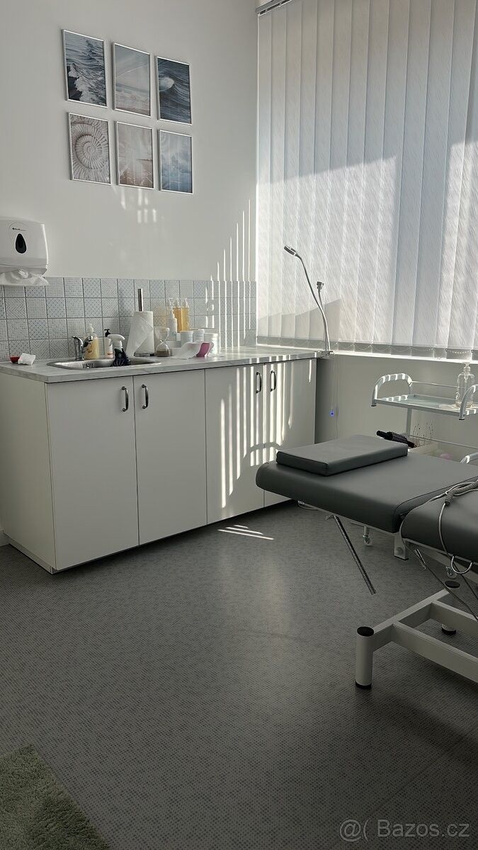 Pronájem kancelář - Praha, 158 00