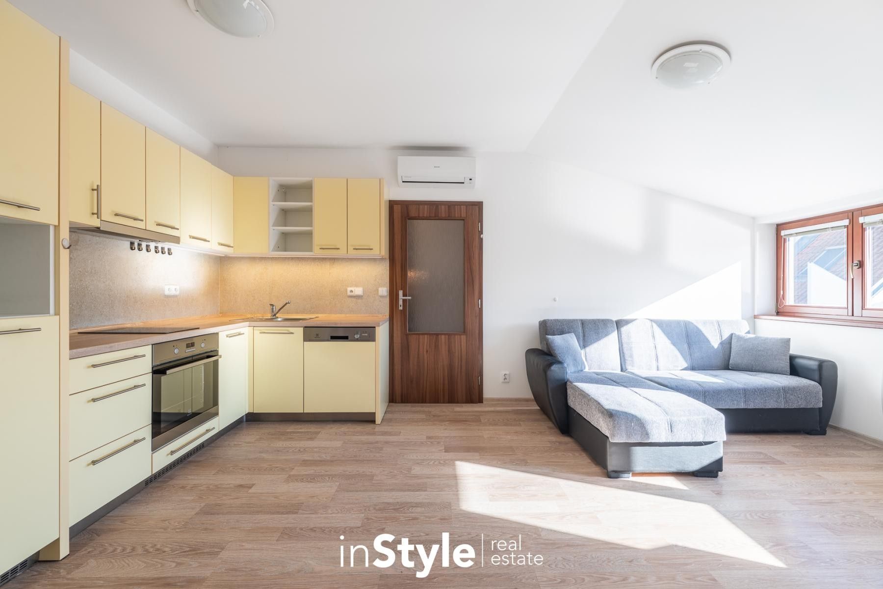 Pronájem byt 1+kk - Sloupského, Uherské Hradiště, 36 m²