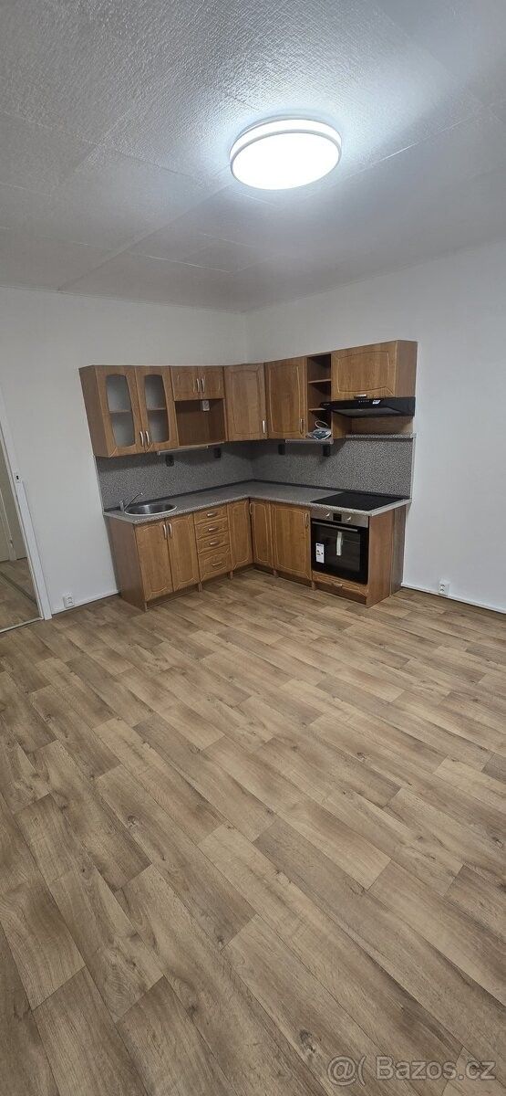 Pronájem byt - Stráž pod Ralskem, 471 27