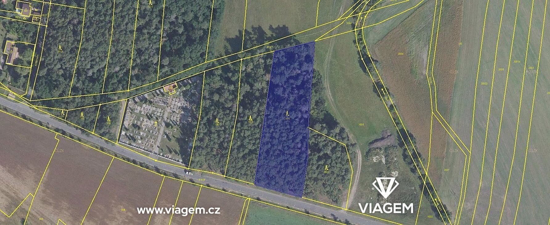 Les, 884 m²