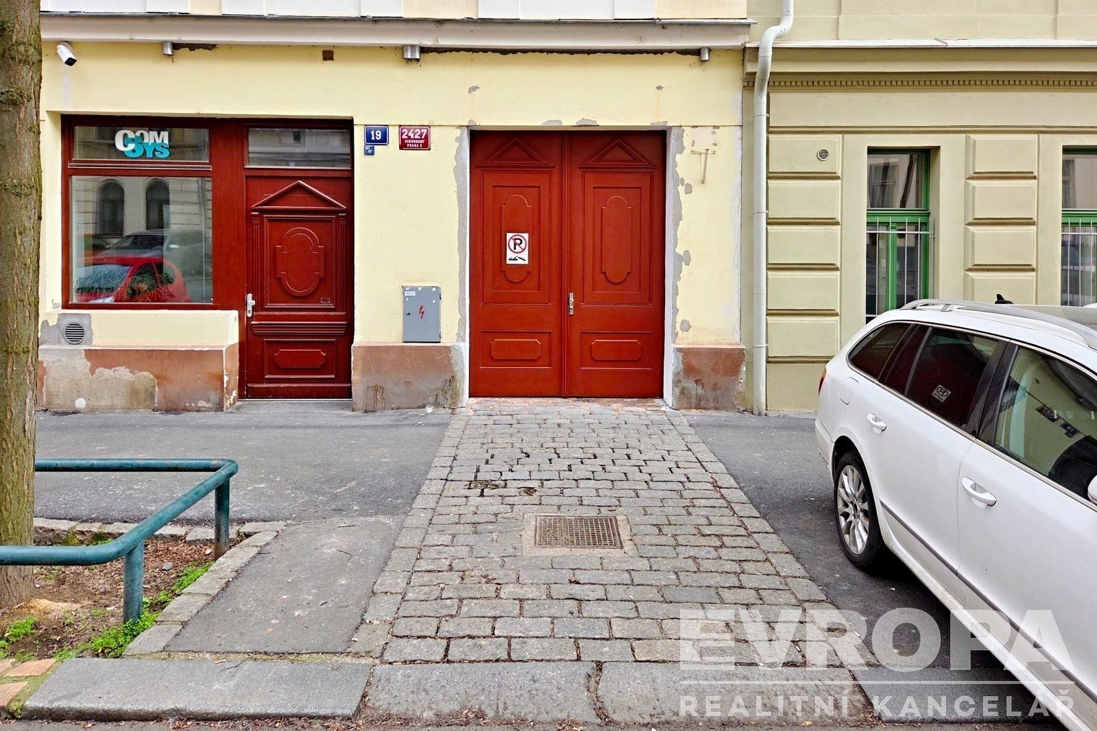 Pronájem garáž - Jagellonská 2427, Praha, 18 m²