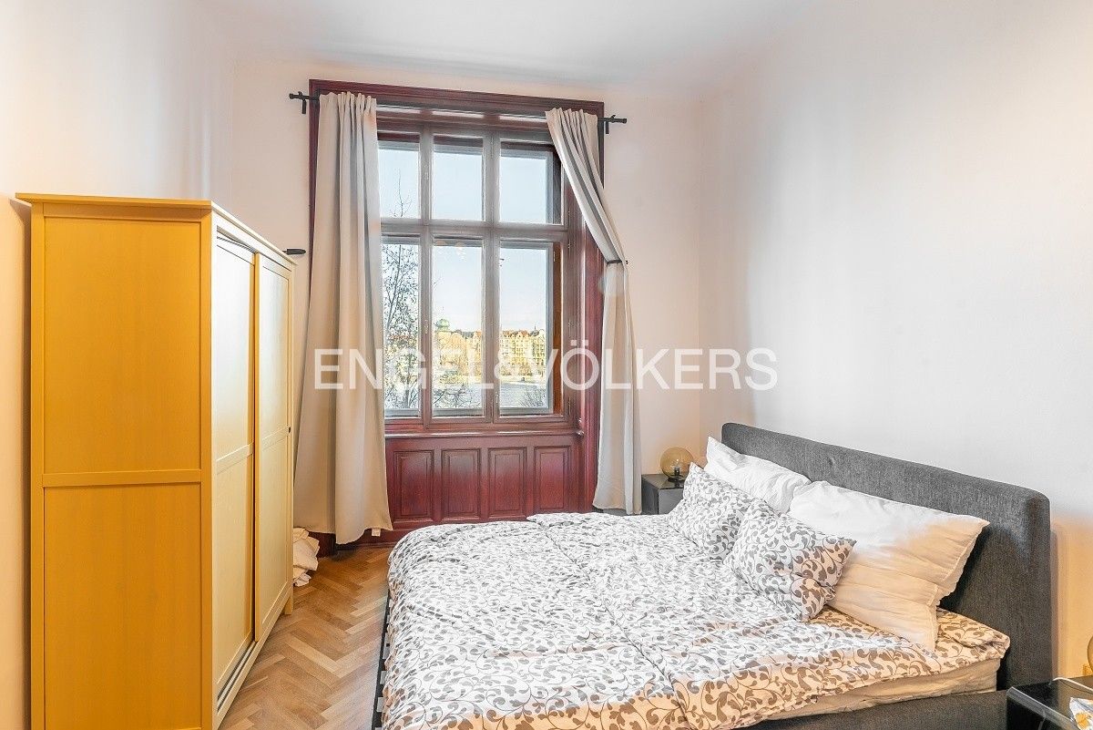 Pronájem byt 2+1 - Janáčkovo nábřeží, Praha, 70 m²