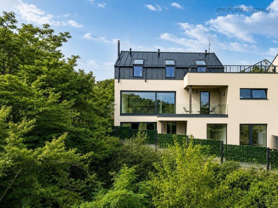 Rodinné domy, Praha, 304 m²