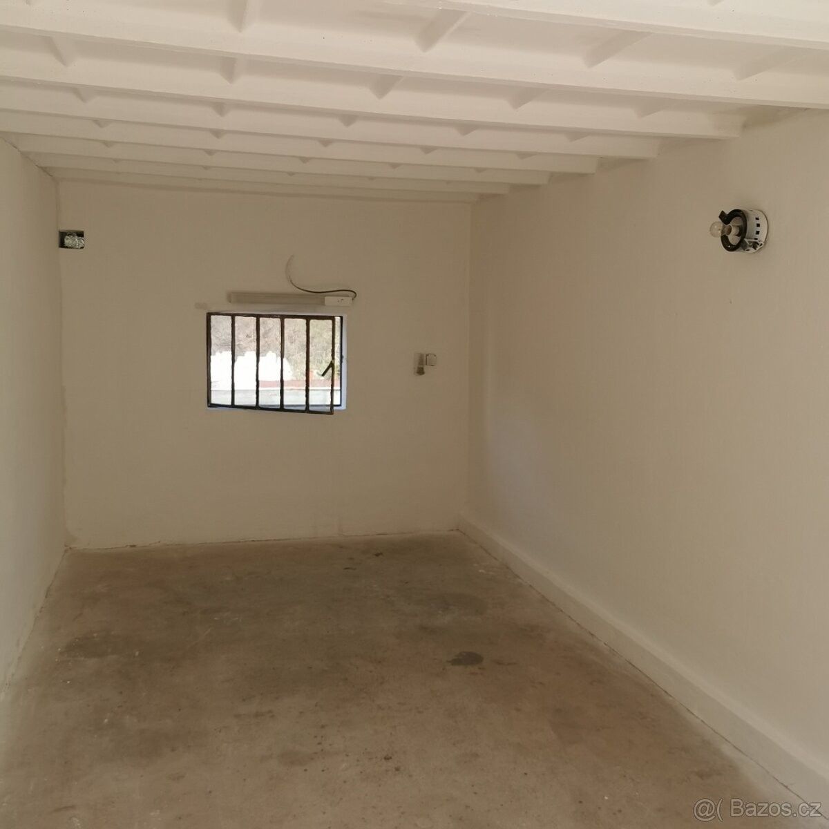 Garáže, Adamov, 679 04