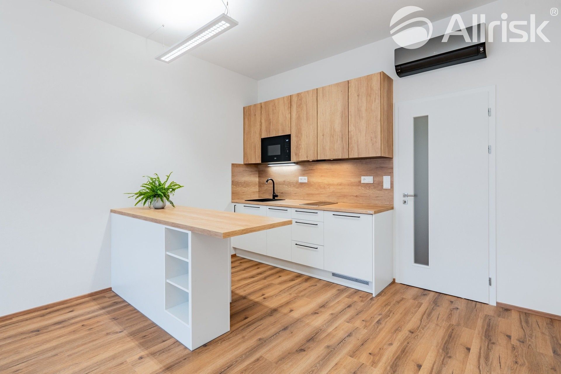 Pronájem byt 1+kk - Komárovská 744, Brno, 28 m²