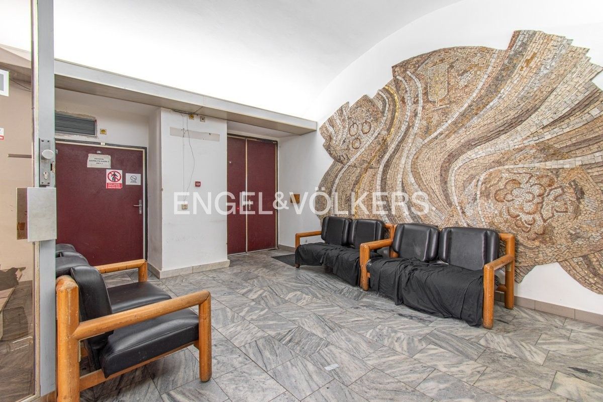 Pronájem kancelář - Korunní, Praha, 69 m²