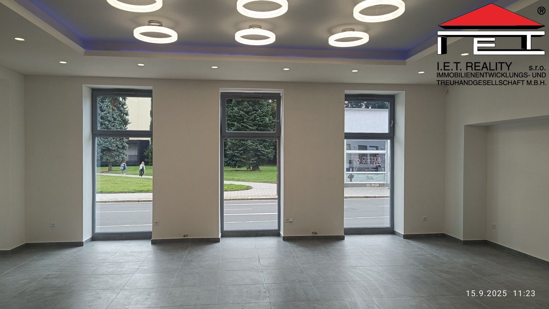 Pronájem obchodní prostory - Olomoucká, Opava, 102 m²