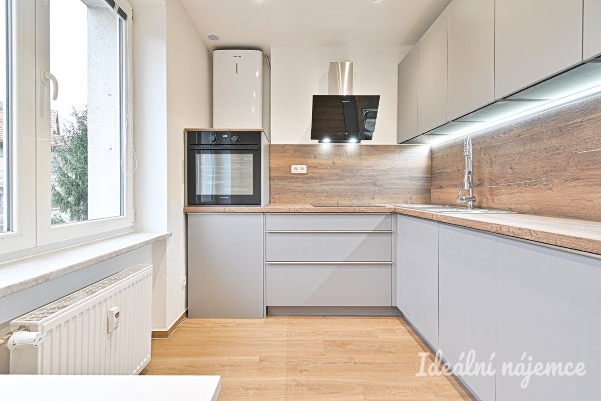 Pronájem byt 2+1 - Lomená, Brno, 52 m²