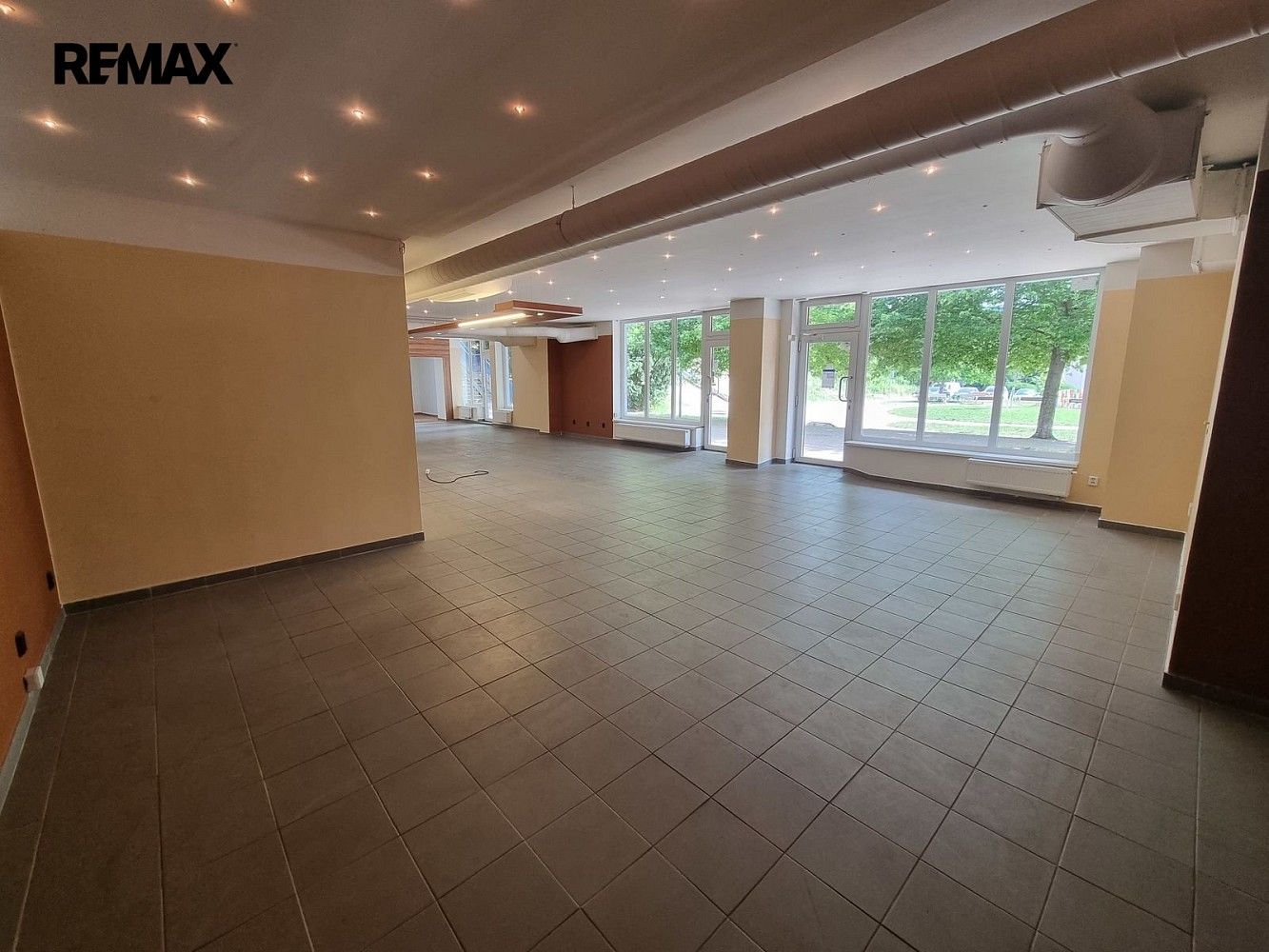 Obchodní prostory · 164 m² · Praha - Motol, okres Praha 5, Hlavní město Praha - 3