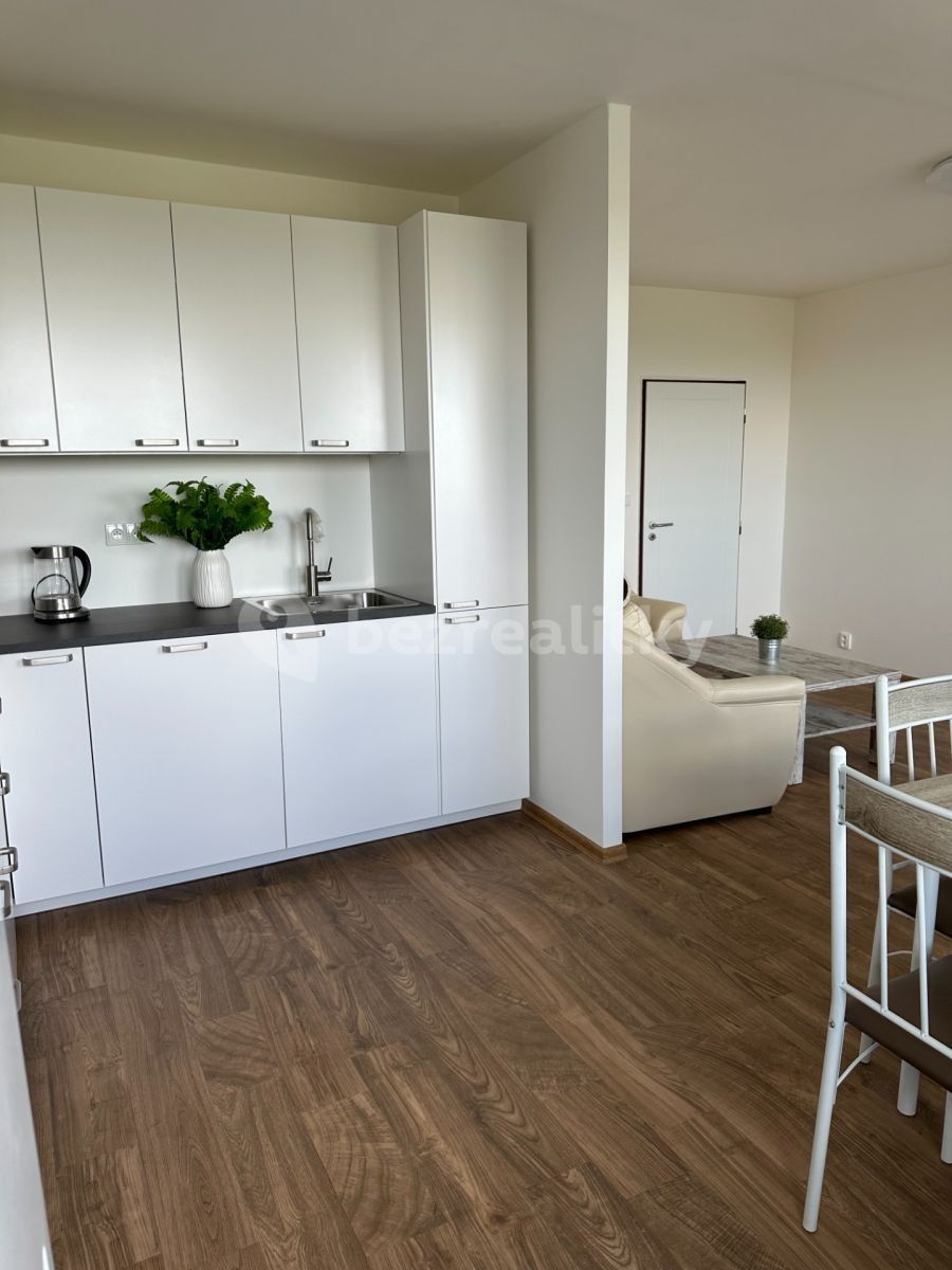 Pronájem byt 3+kk - Zárybská, Praha - Prosek, 73 m² - 5