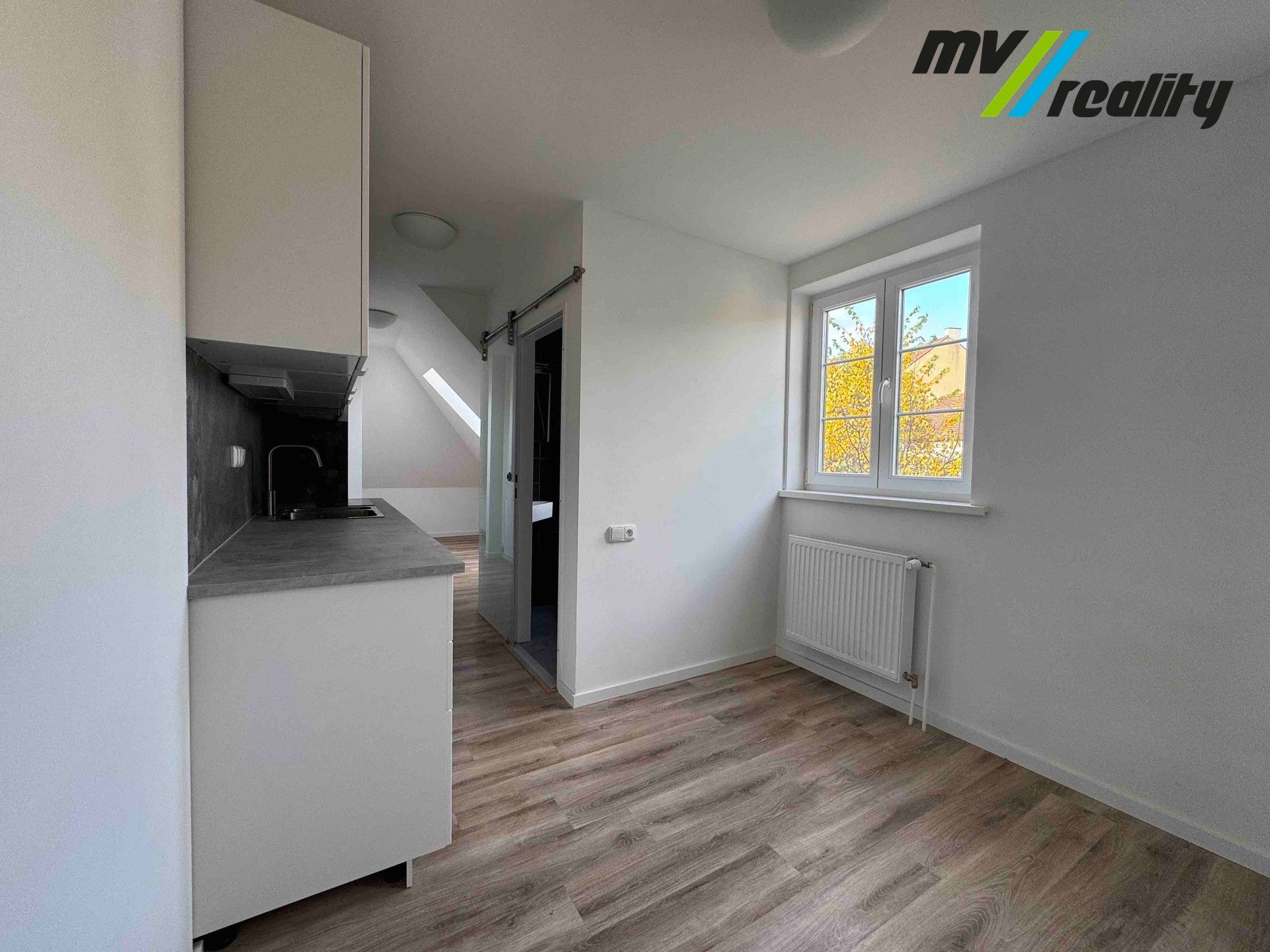 Pronájem byt 1+kk - Cvičebná, Praha, 23 m²