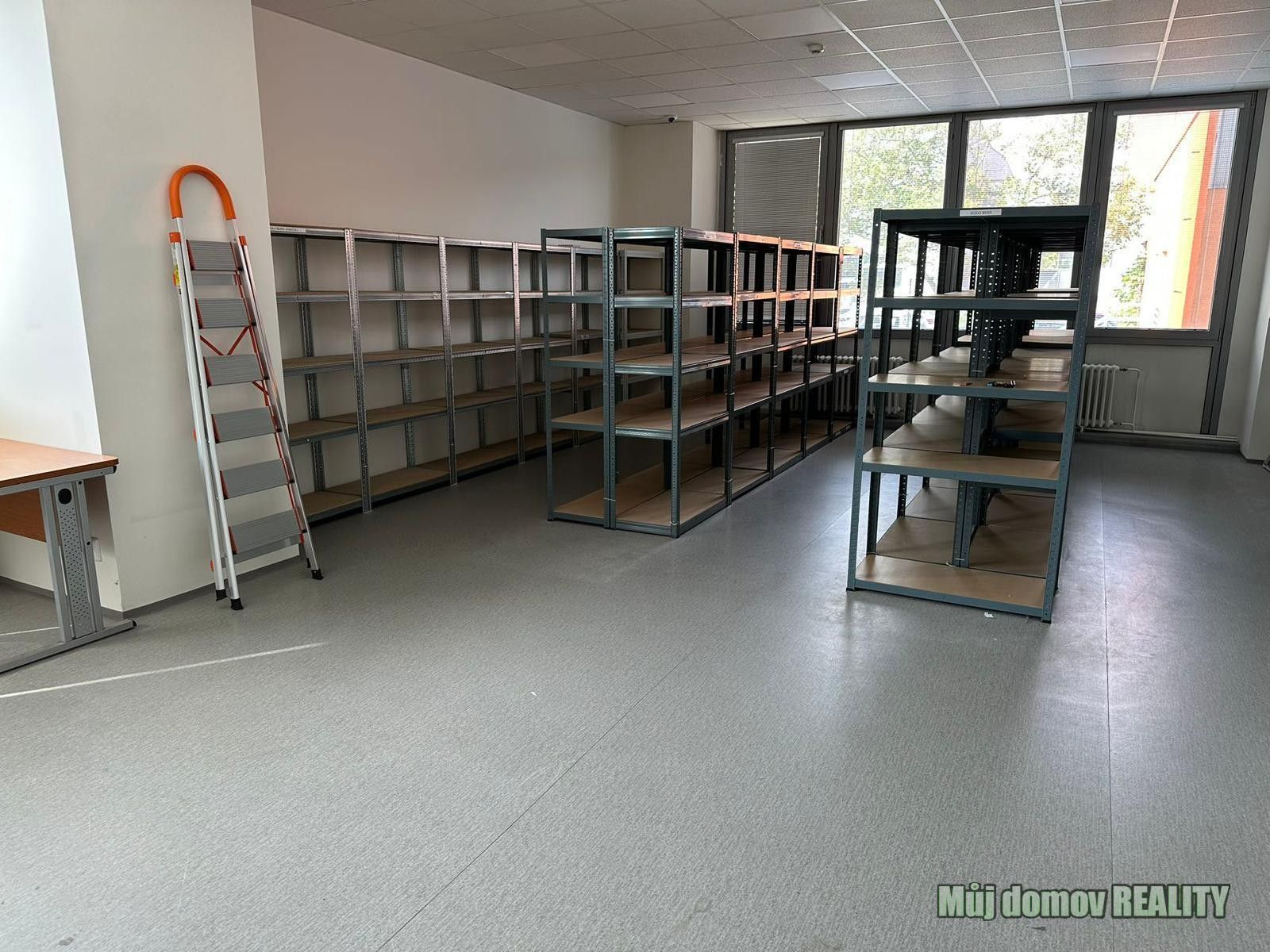 Sklady, Dobronická, Praha, 105 m²