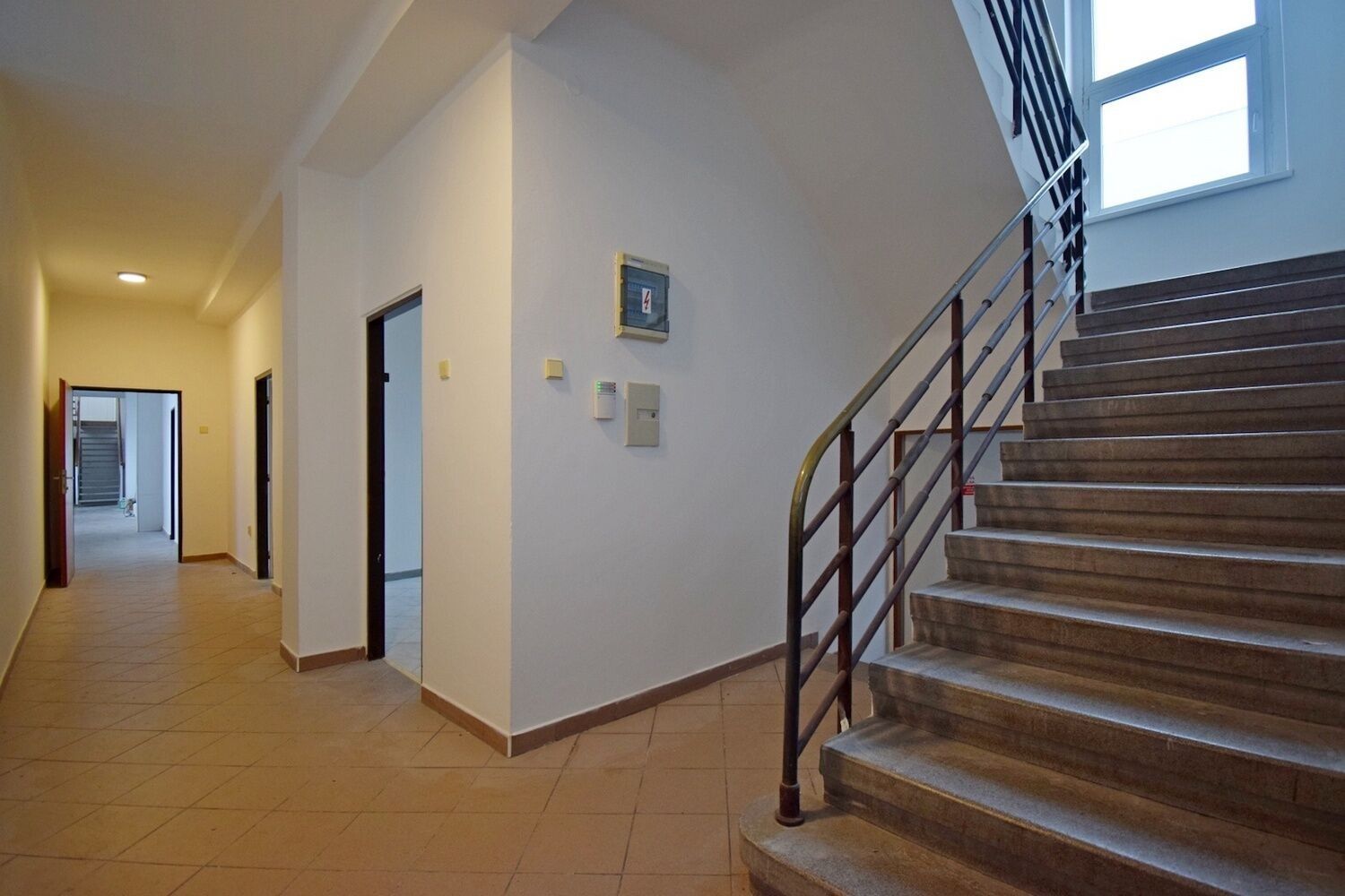 Pronájem ubytovací zařízení - Přátelství, Praha, 626 m²