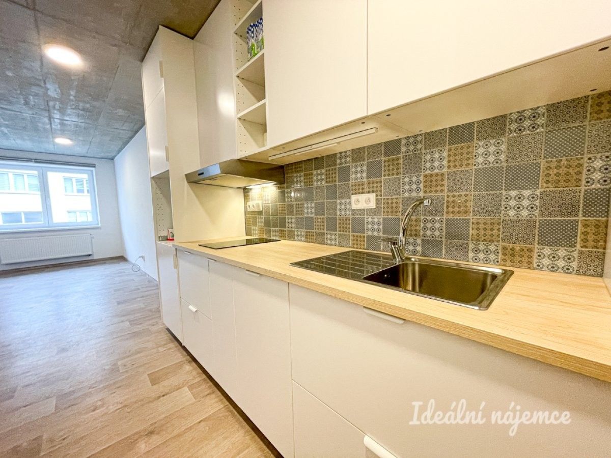 Pronájem byt 1+kk - Šimáčkova, Brno, 33 m²