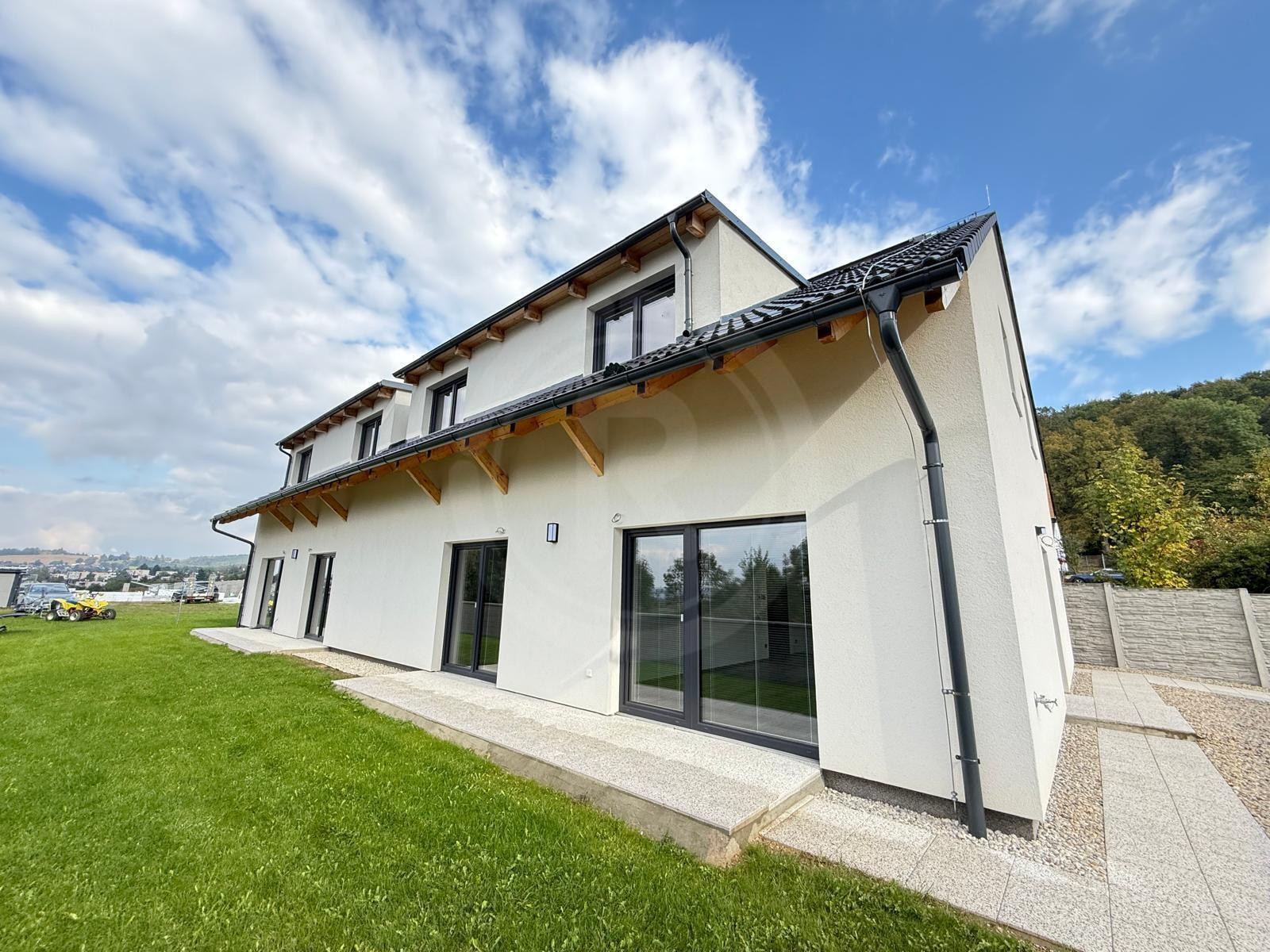 Pronájem rodinný dům - Dubičné, 150 m² - 1