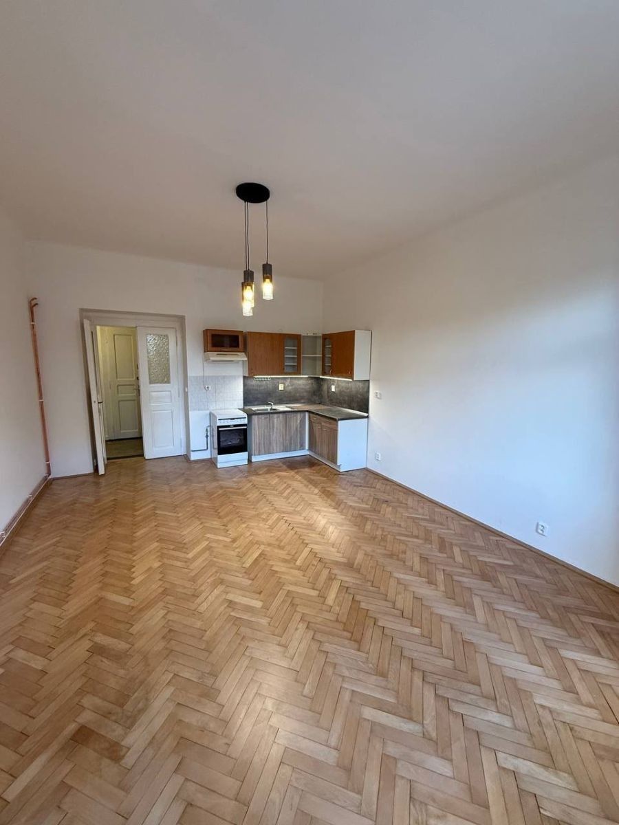 Pronájem byt 2+kk - náměstí Dr. Václava Holého, Praha - Libeň, 62 m² - 5